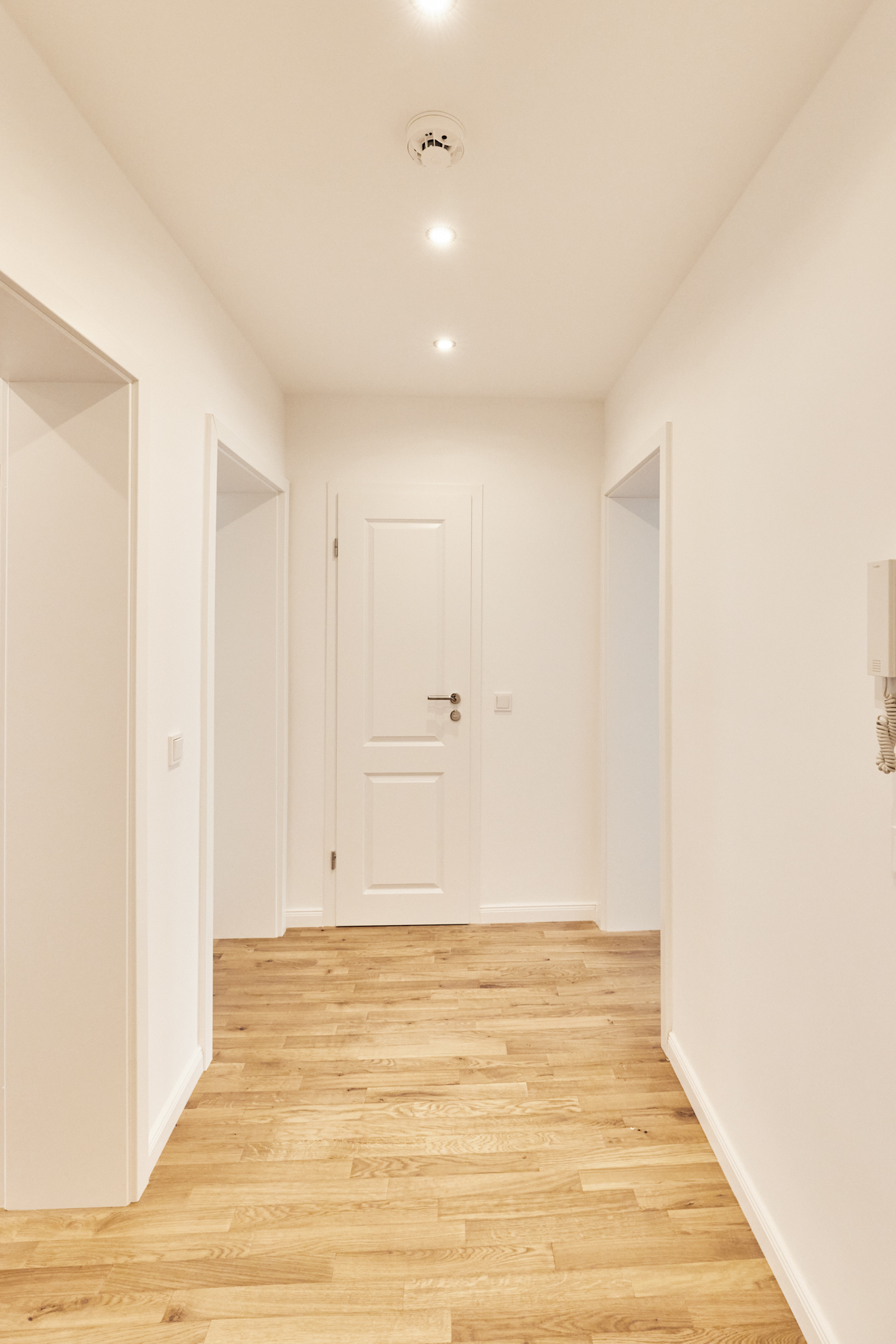 Flur_ - Vollsanierte 2-Zimmerwohnung mit hochwertiger Einbauküche in Bestlage Hildesheim