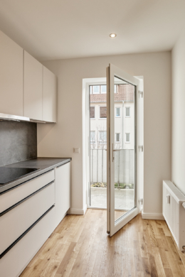 Zugang zum Balkon - Vollsanierte 2-Zimmerwohnung mit hochwertiger Einbauküche in Bestlage Hildesheim