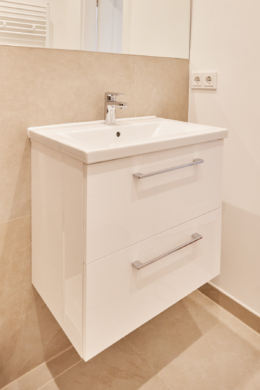 BAdezimmer-Waschbecken - Vollsanierte 2-Zimmerwohnung mit hochwertiger Einbauküche in Bestlage Hildesheim