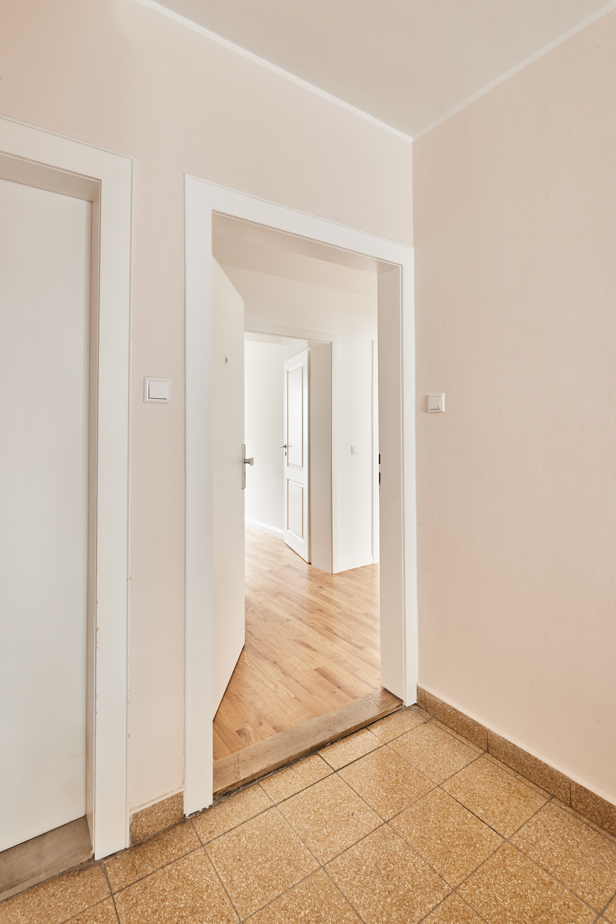 Zugang zur Wohnung - Vollsanierte 2-Zimmerwohnung mit hochwertiger Einbauküche in Bestlage Hildesheim