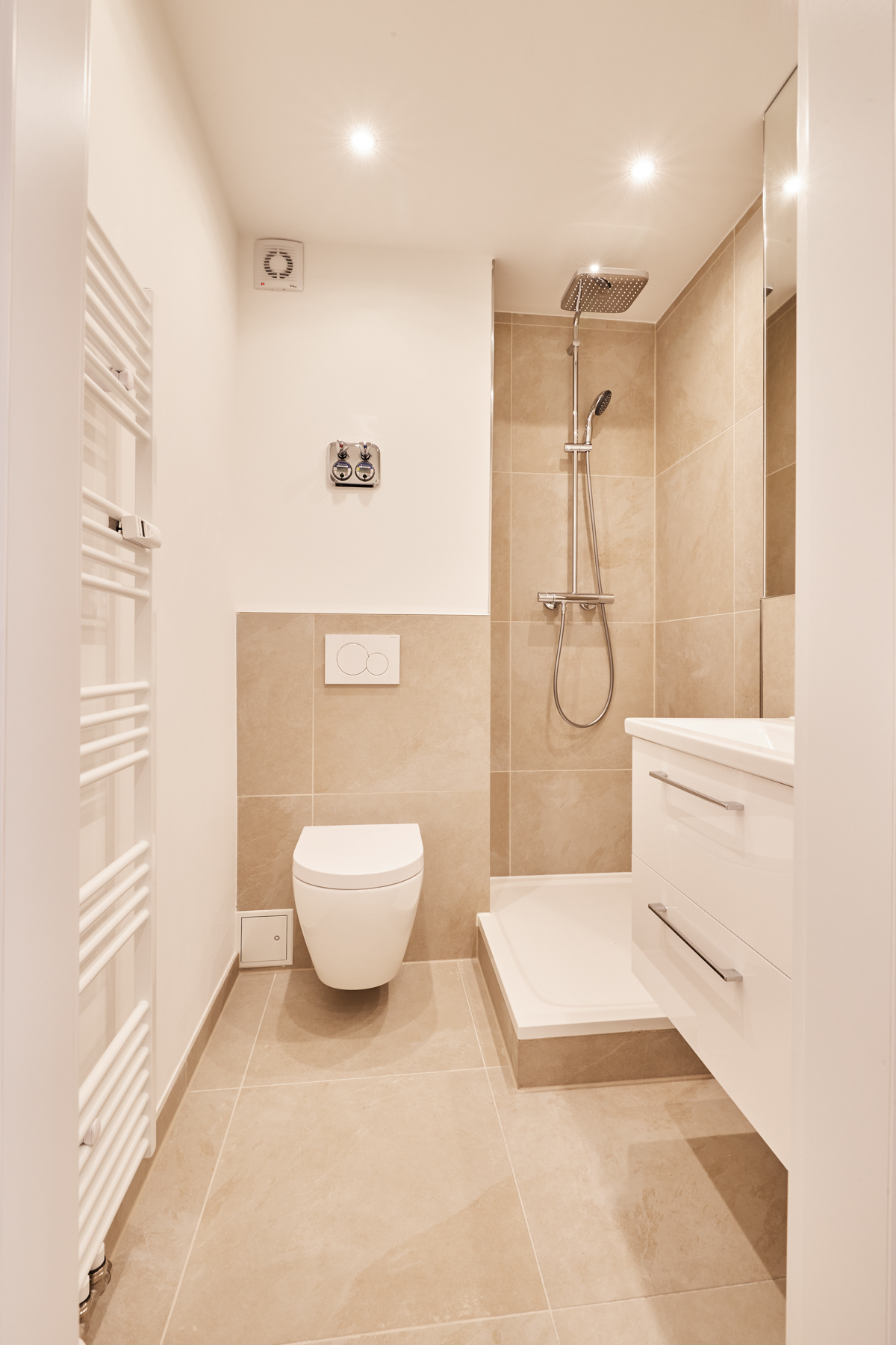 Badezimmer_2 - Vollsanierte 2-Zimmerwohnung mit hochwertiger Einbauküche in Bestlage Hildesheim