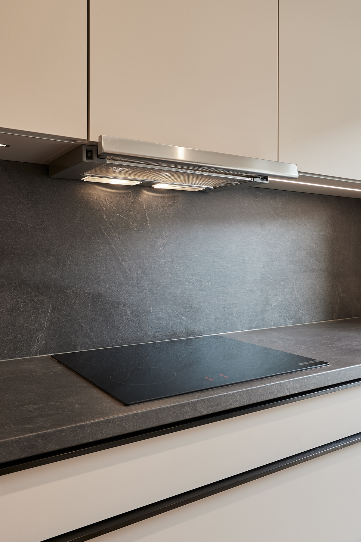 Küche-Detail - Vollsanierte 2-Zimmerwohnung mit hochwertiger Einbauküche in Bestlage Hildesheim