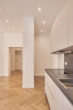 Hochwertigste Familienwohnung in saniertem Mehrfamilienhaus - Toplage List - Küche mit Blick zur Tür