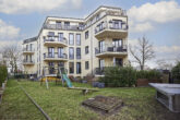 Zwei Etagen - Familientraum auf 6 Zimmern mit Gartenanteil im energetischen Neubau - Hausansicht Innenhof