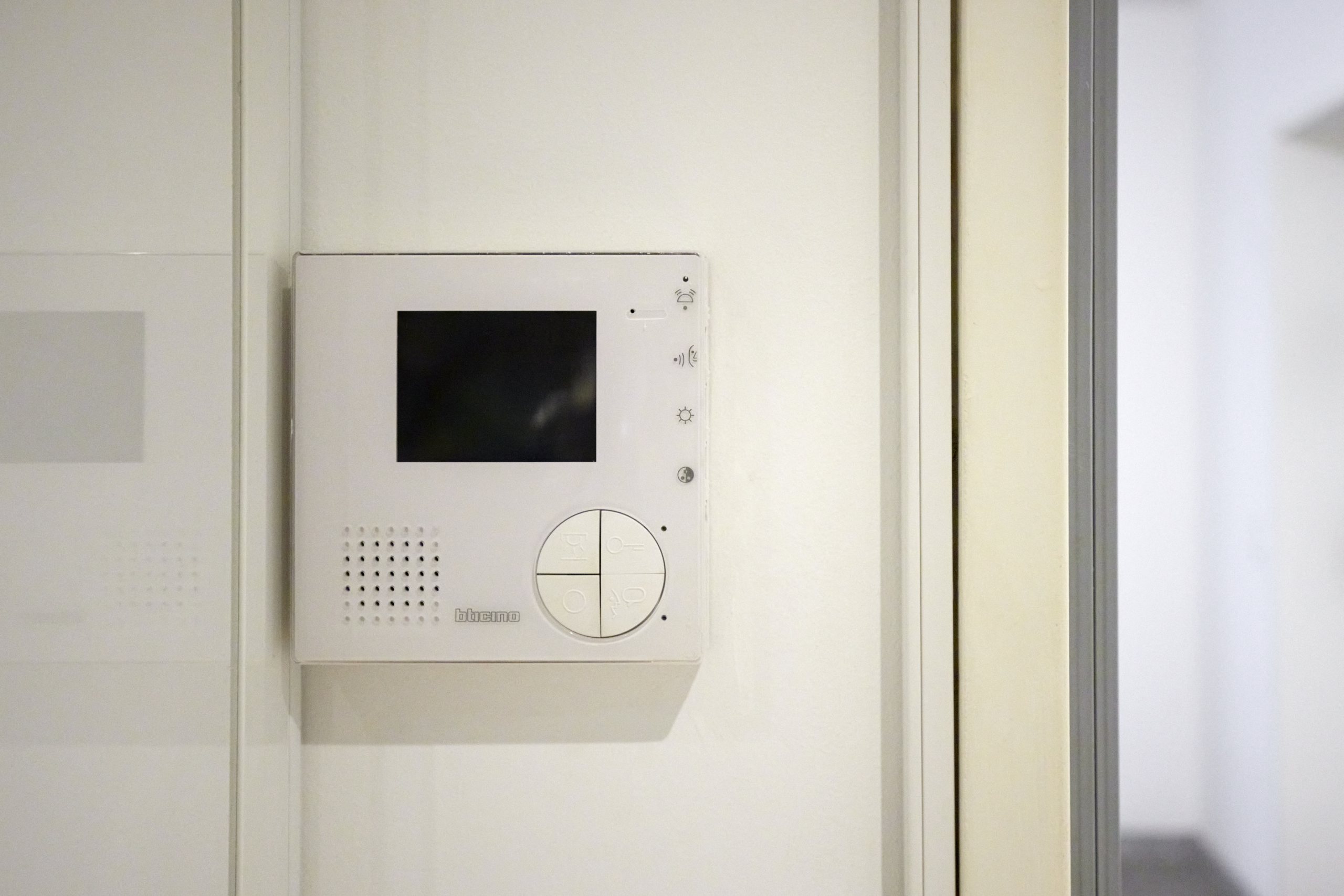 Details_Video Gegensprechanlage - Zwei Etagen – Familientraum auf 6 Zimmern mit Gartenanteil im energetischen Neubau