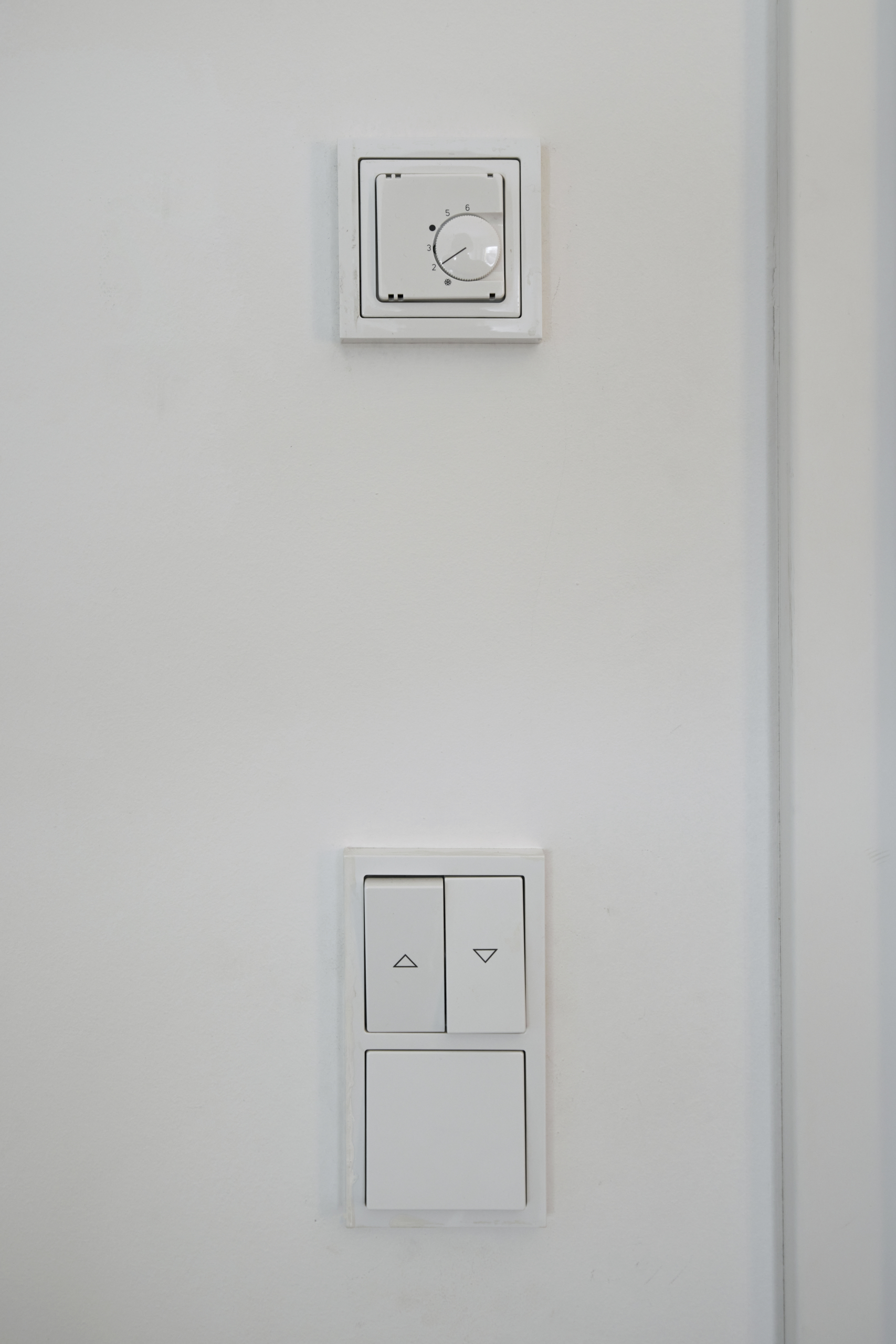 Details- Neueste Elektrik - Zwei Etagen – Familientraum auf 6 Zimmern mit Gartenanteil im energetischen Neubau