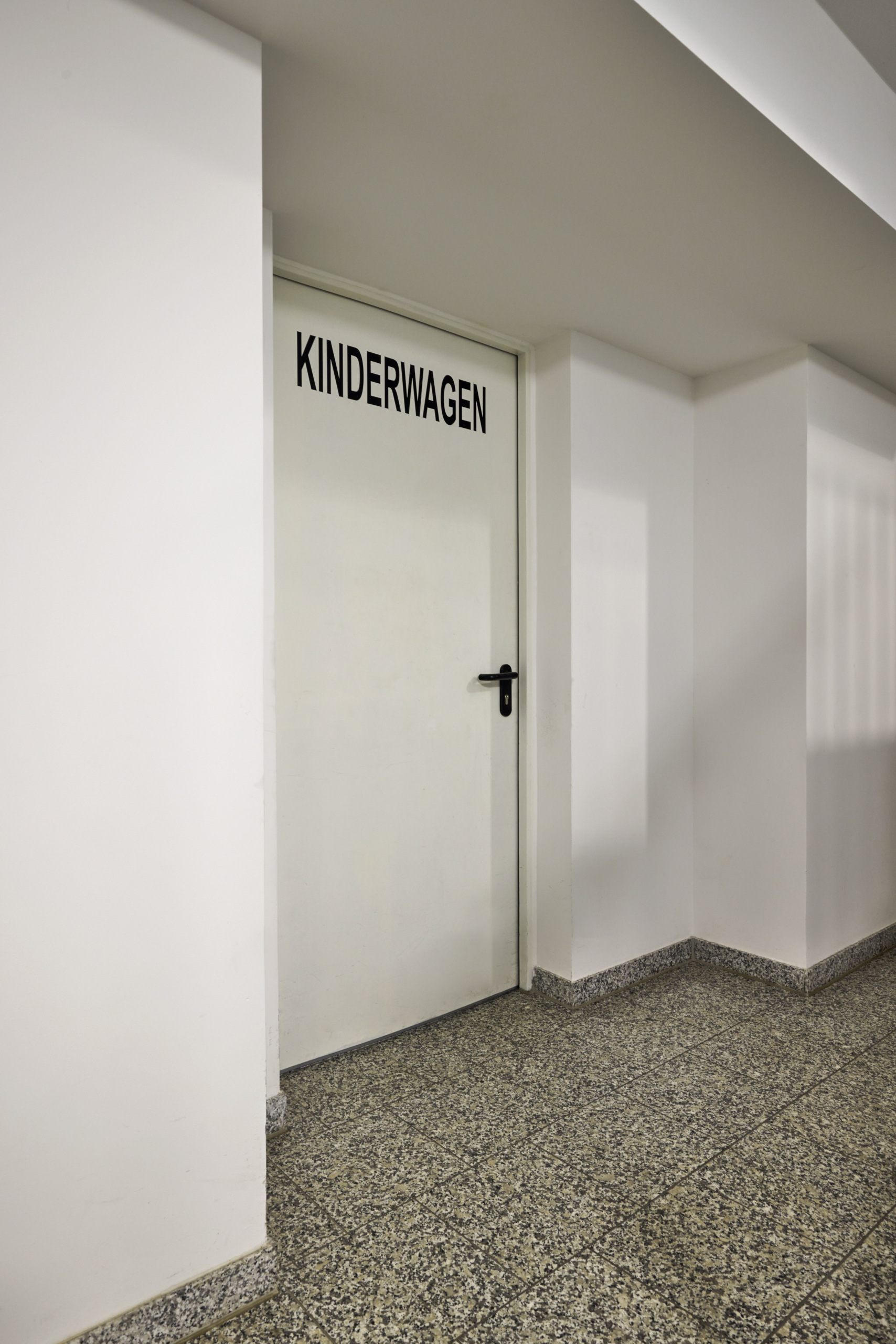 Kinderwagen Abstellraum - Zwei Etagen – Familientraum auf 6 Zimmern mit Gartenanteil im energetischen Neubau