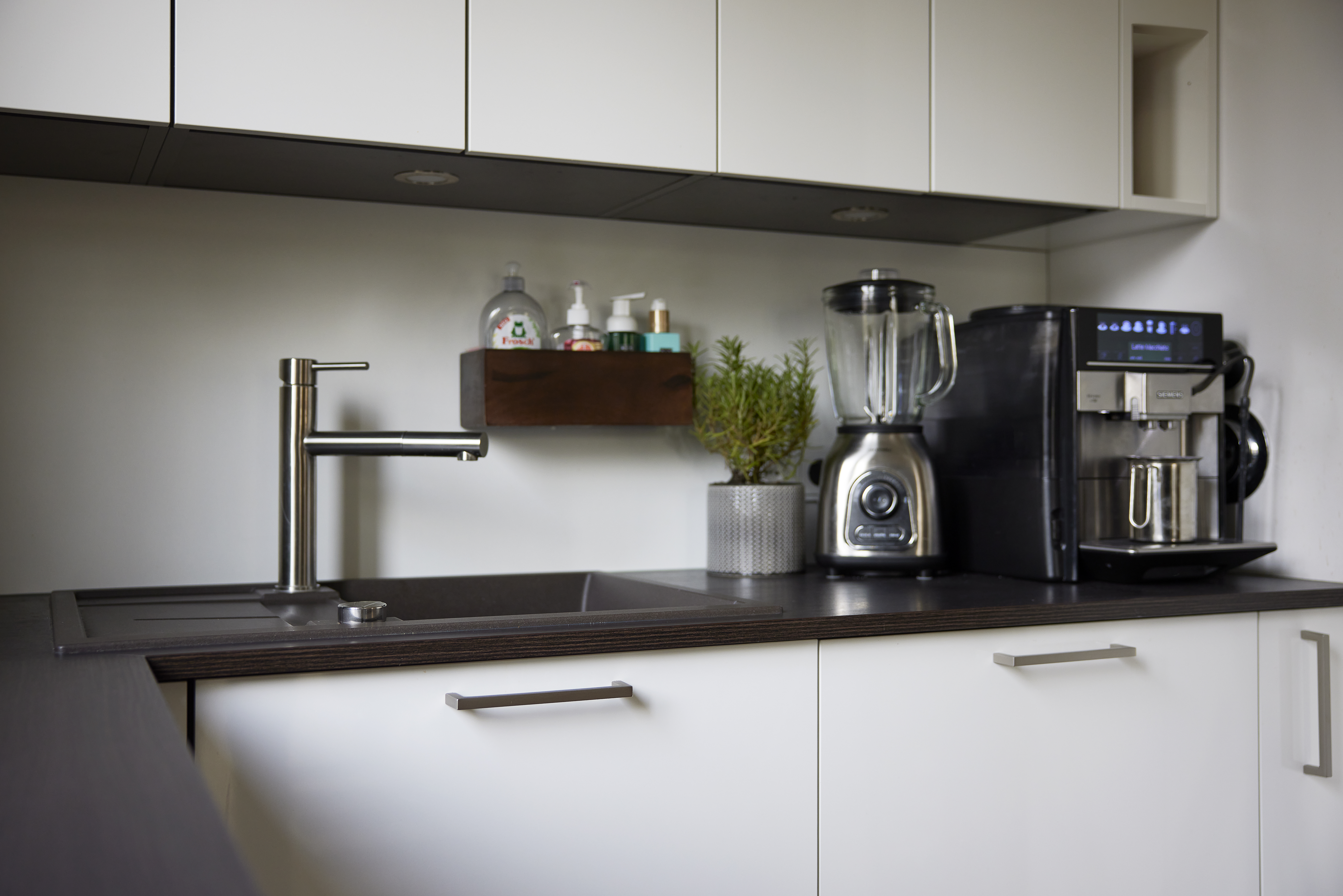 Einbauküche_ - Zwei Etagen – Familientraum auf 6 Zimmern mit Gartenanteil im energetischen Neubau