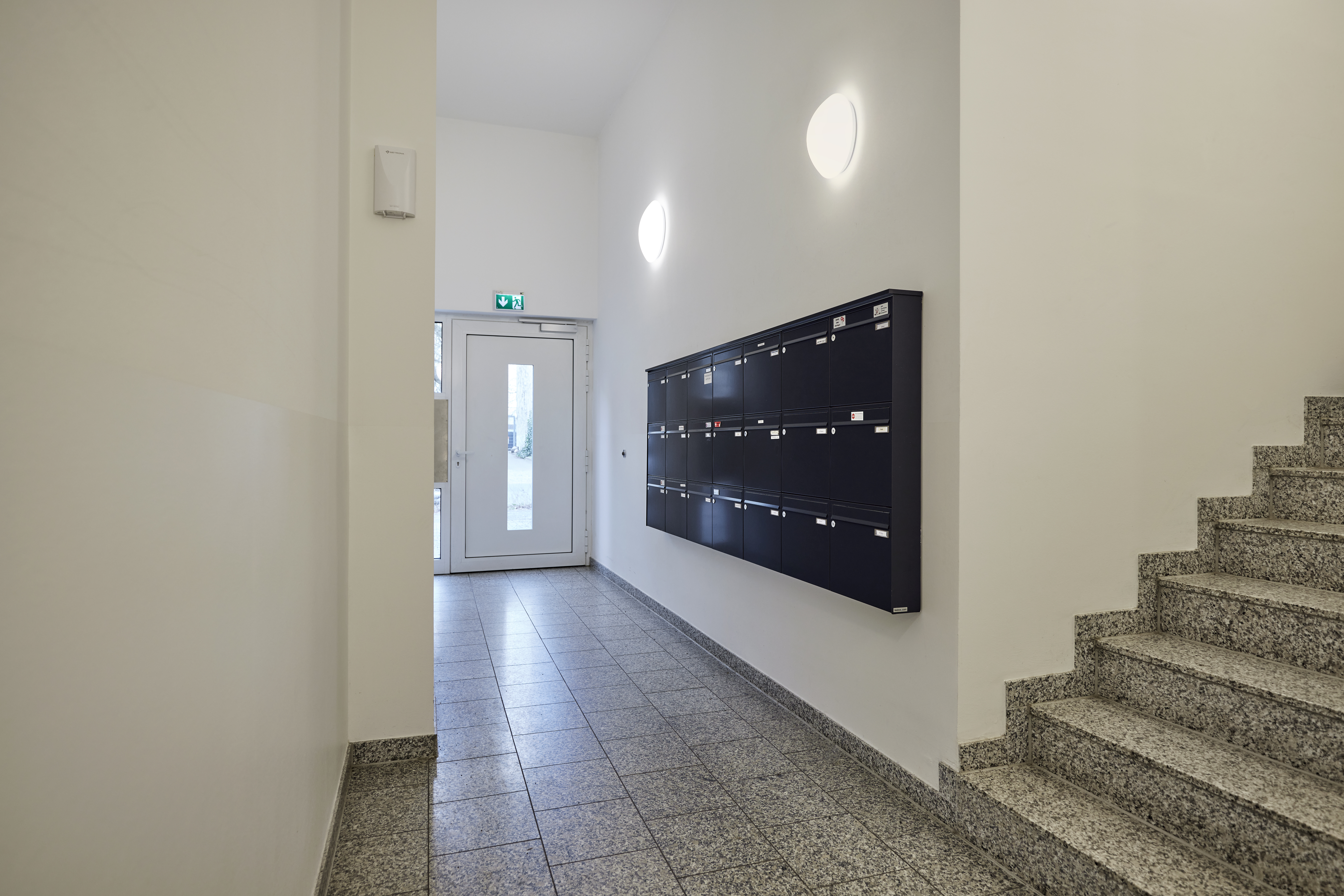 Hausflur-Briefkasten - Zwei Etagen – Familientraum auf 6 Zimmern mit Gartenanteil im energetischen Neubau