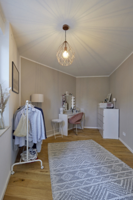 Zimmer 6 - unterer Bereich - Zwei Etagen – Familientraum auf 6 Zimmern mit Gartenanteil im energetischen Neubau