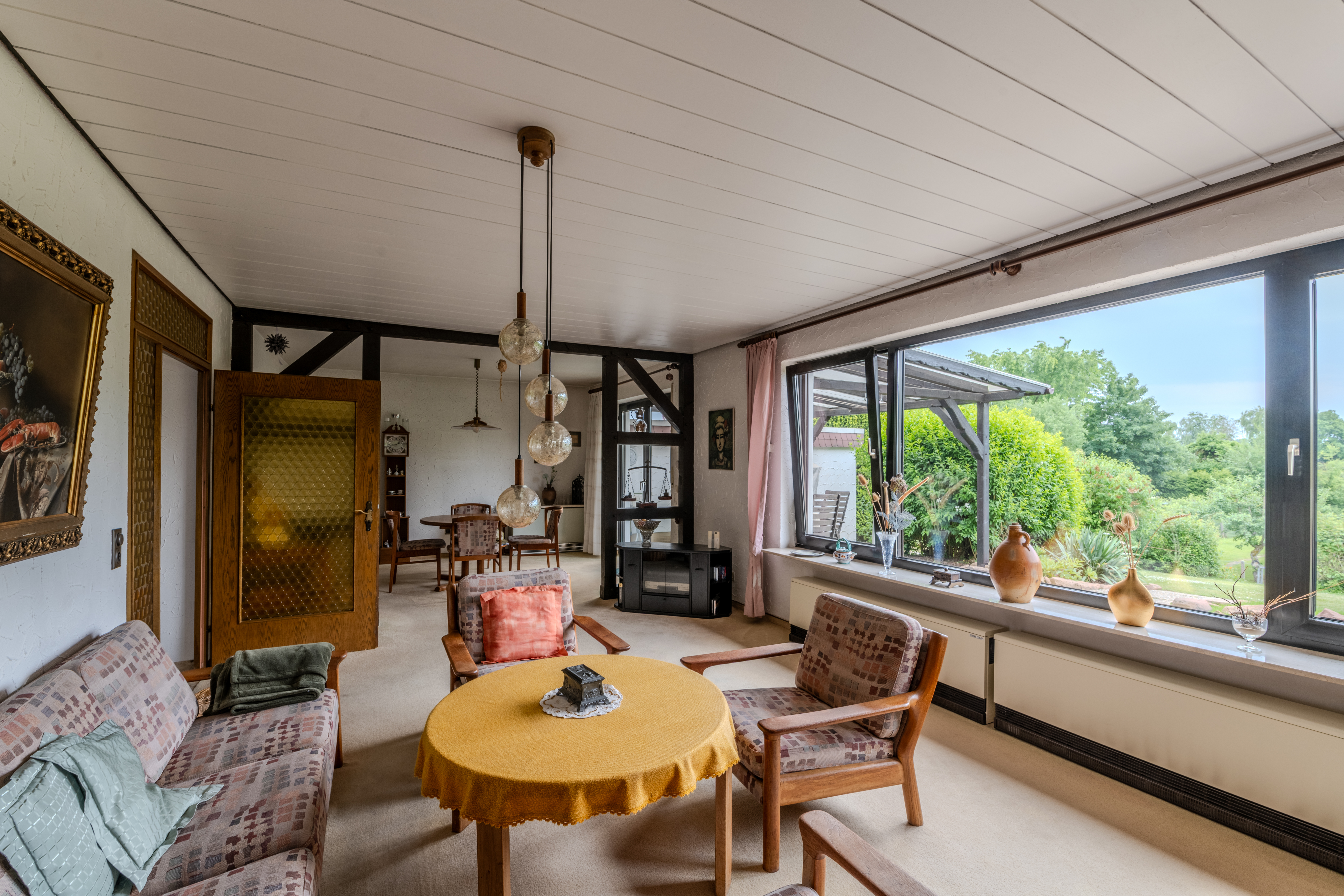 Wohn-und Esszimmer - Wohnen mit Weitblick – Haus mit vielseitigen Nutzungsmöglichkeiten