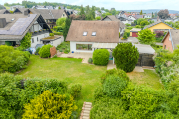 Blick auf das Grundstück_ - Wohnen mit Weitblick – Haus mit vielseitigen Nutzungsmöglichkeiten