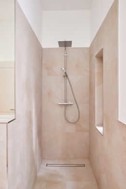 Walk-In Dusche - 112m2 – Wohnen in Toplage mit viel Raum und 5 Zimmern