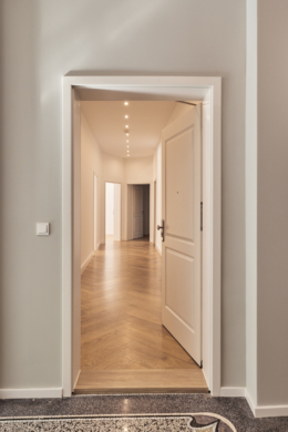 Eingang zur Wohnung - 112m2 – Wohnen in Toplage mit viel Raum und 5 Zimmern