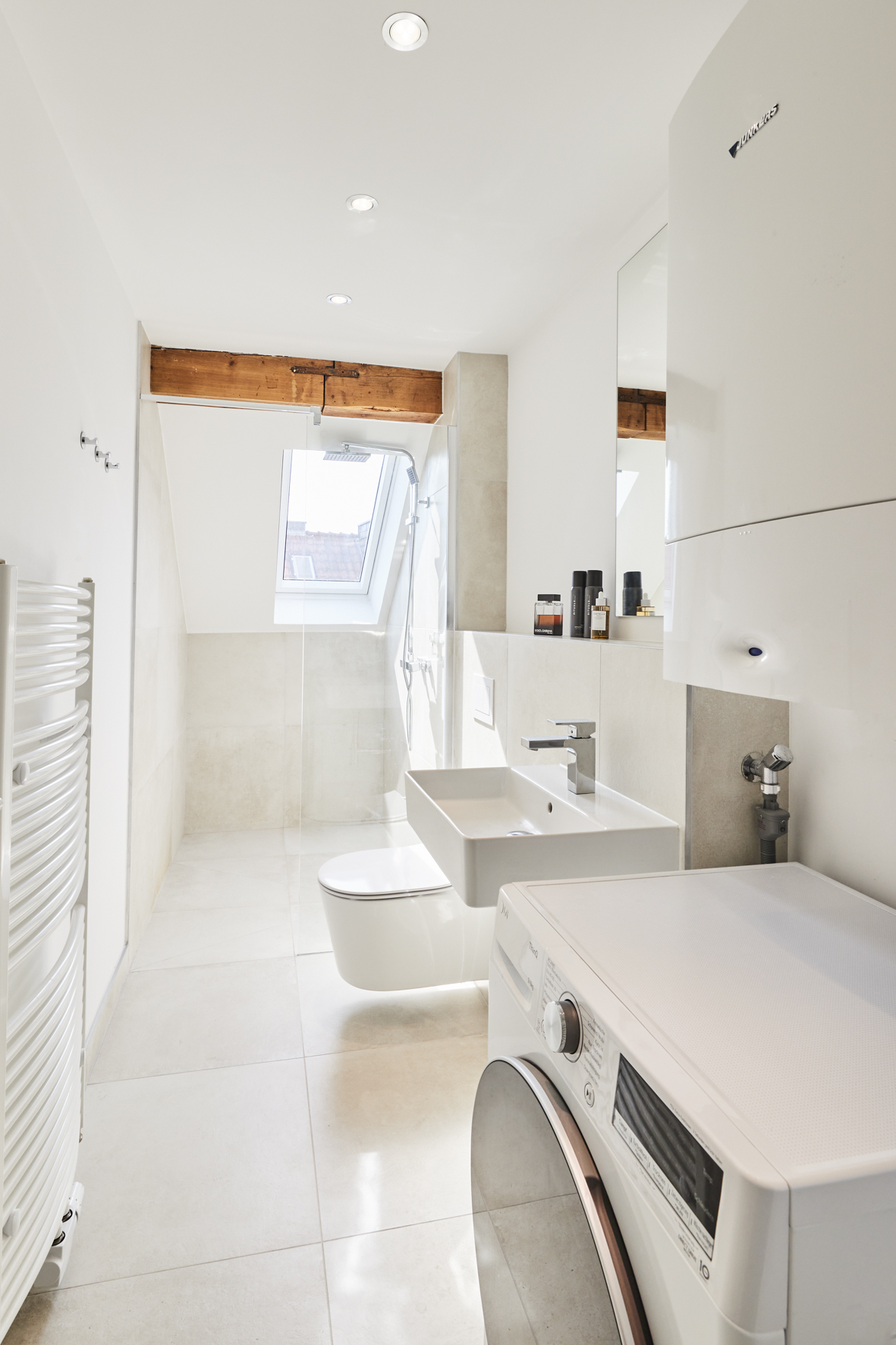 Badezimmer - Toplage Südstadt – Sanierte 2.-Zimmerwohnung mit Einbauküche und Möblierung