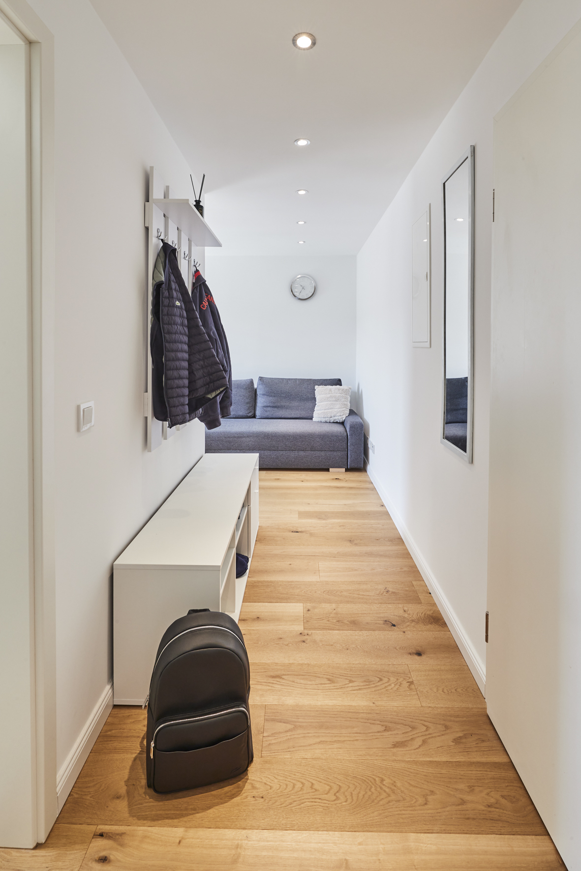 Flur - Toplage Südstadt – Sanierte 2.-Zimmerwohnung mit Einbauküche und Möblierung