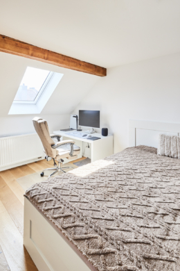 Schlafzimmer_2 - Toplage Südstadt – Sanierte 2.-Zimmerwohnung mit Einbauküche und Möblierung