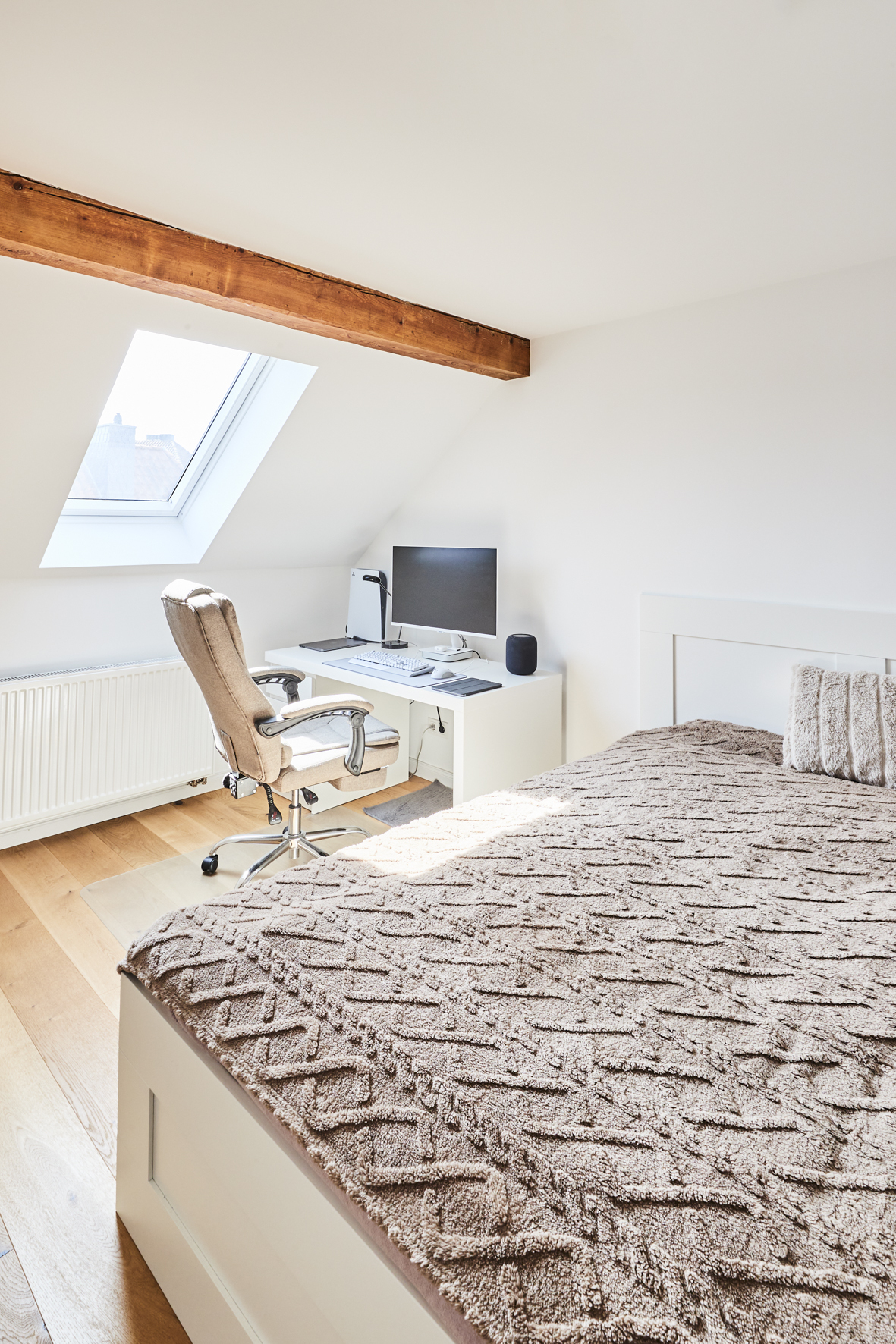 Schlafzimmer_2 - Toplage Südstadt – Sanierte 2.-Zimmerwohnung mit Einbauküche und Möblierung