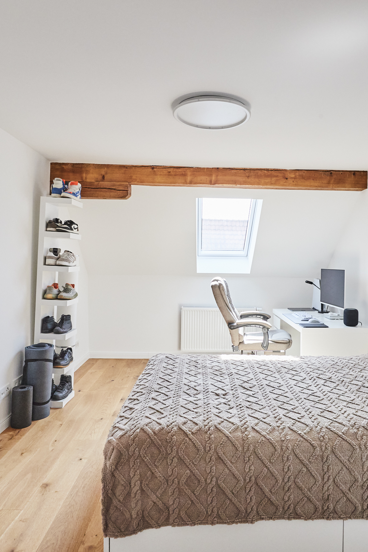 Schlafzimmer_1 - Toplage Südstadt – Sanierte 2.-Zimmerwohnung mit Einbauküche und Möblierung