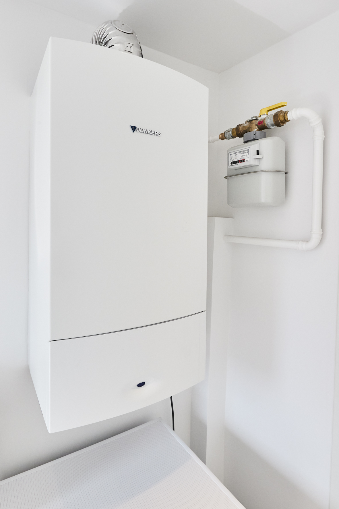 Detail-Therme - Toplage Südstadt – Sanierte 2.-Zimmerwohnung mit Einbauküche und Möblierung