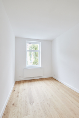 Zimmer 2 - Moderne Hochwertigkeit im Altbau – 3 Zimmer mit Einbauküche und höchster Ausstattung in Linden