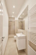 Moderne Hochwertigkeit im Altbau - 3 Zimmer mit Einbauküche und höchster Ausstattung in Linden - Badezimmer