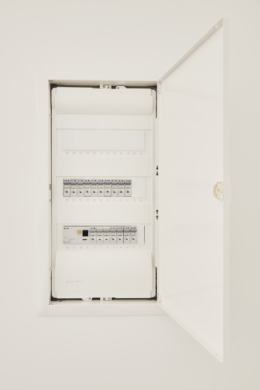 Detail_Stromkasten - Moderne Hochwertigkeit im Altbau – 3 Zimmer mit Einbauküche und höchster Ausstattung in Linden