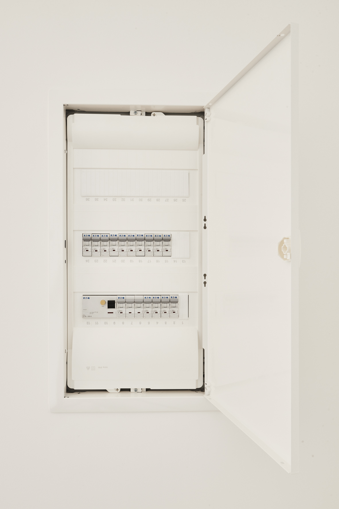 Detail_Stromkasten - Moderne Hochwertigkeit im Altbau – 3 Zimmer mit Einbauküche und höchster Ausstattung in Linden