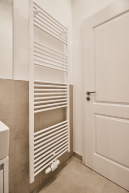 Detail_Badezimmer3 - Moderne Hochwertigkeit im Altbau – 3 Zimmer mit Einbauküche und höchster Ausstattung in Linden