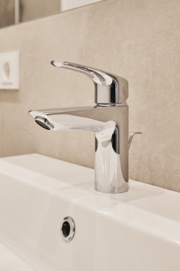 Detail_Badezimmer 2 - Moderne Hochwertigkeit im Altbau – 3 Zimmer mit Einbauküche und höchster Ausstattung in Linden