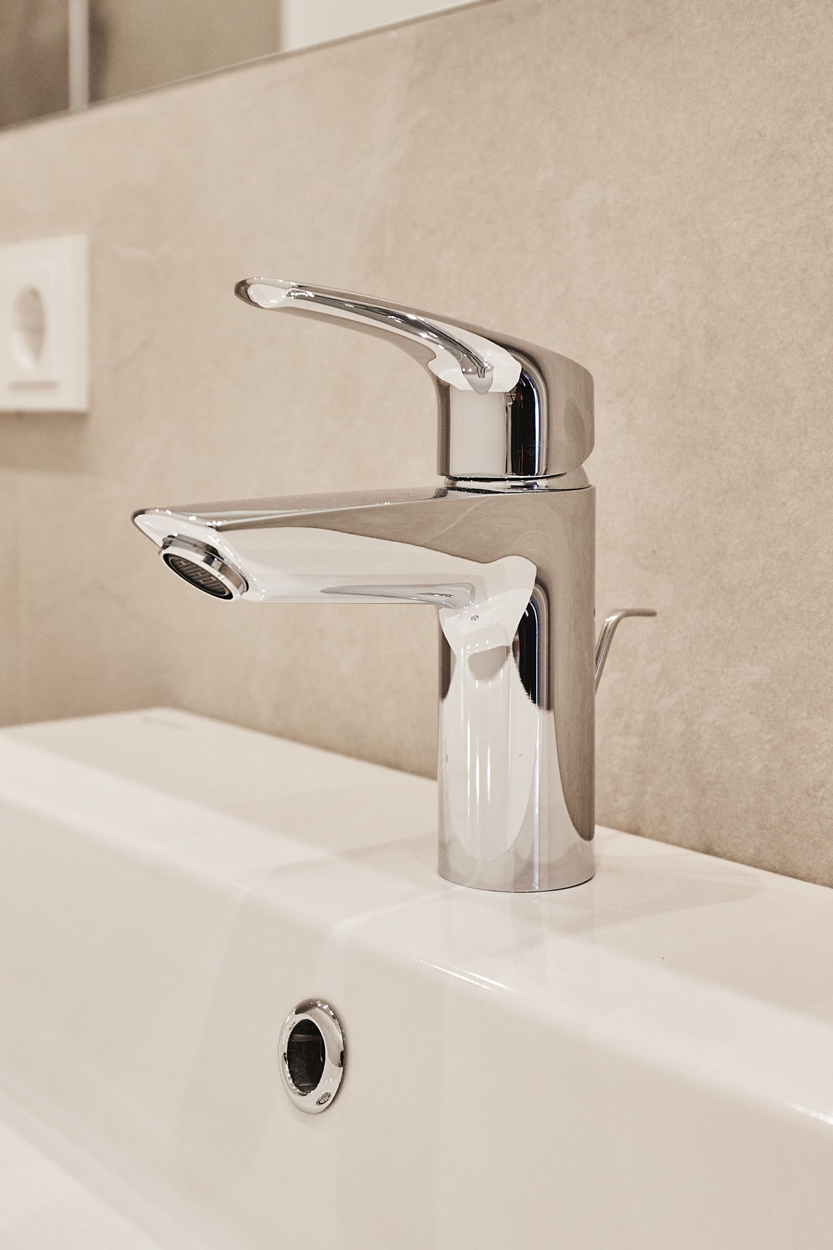 Detail_Badezimmer 2 - Moderne Hochwertigkeit im Altbau – 3 Zimmer mit Einbauküche und höchster Ausstattung in Linden