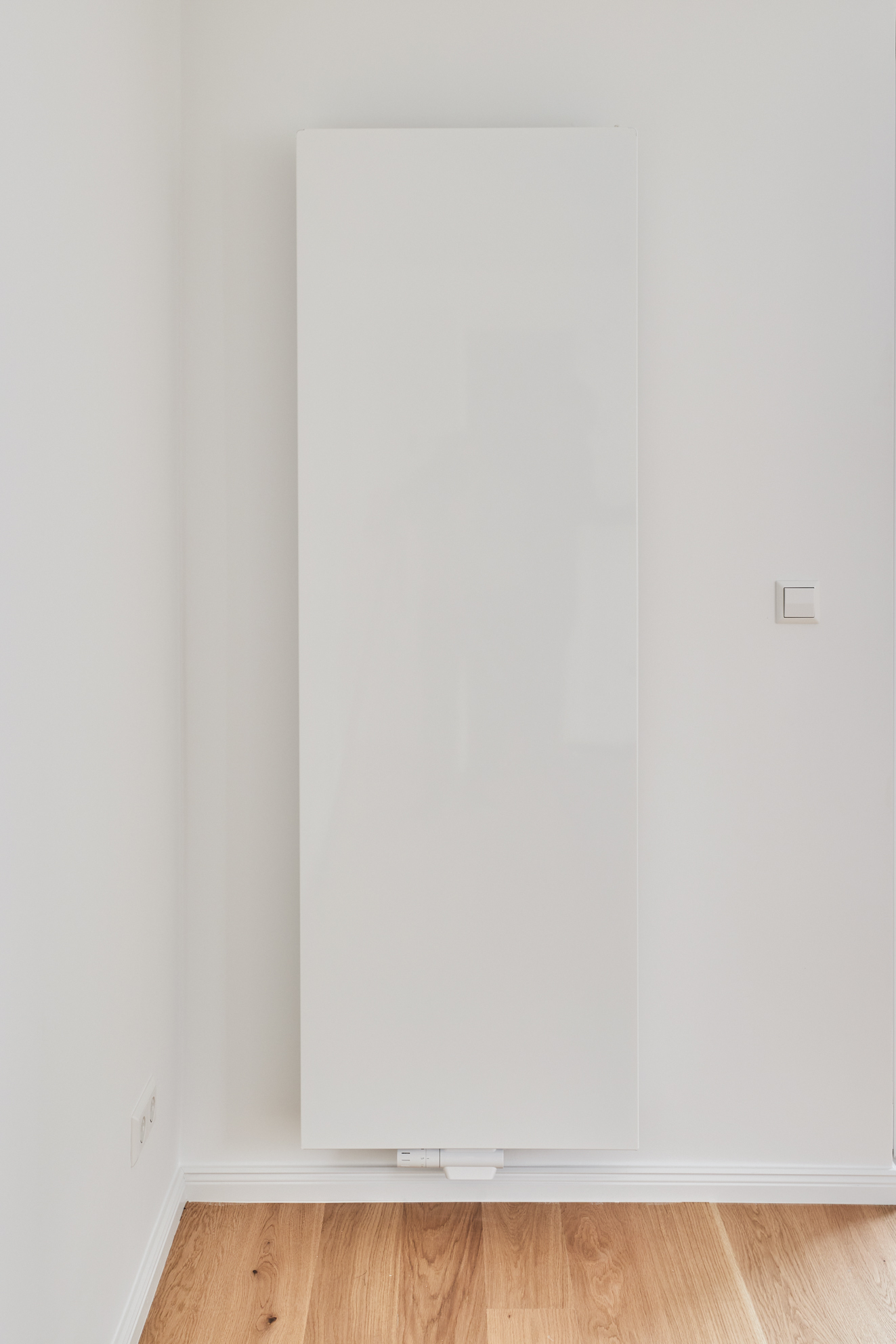 Detail-Heizkörper - 4.Obergeschoss – Zwei Zimmer mit Balkon, Einbauküche und Hauswirtschaftsraum