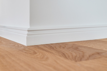 Detail_Fußleiste Echtholz - 4.Obergeschoss – Zwei Zimmer mit Balkon, Einbauküche und Hauswirtschaftsraum