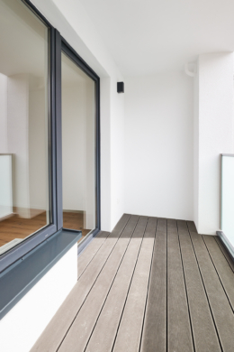 Balkon - 4.Obergeschoss – Zwei Zimmer mit Balkon, Einbauküche und Hauswirtschaftsraum