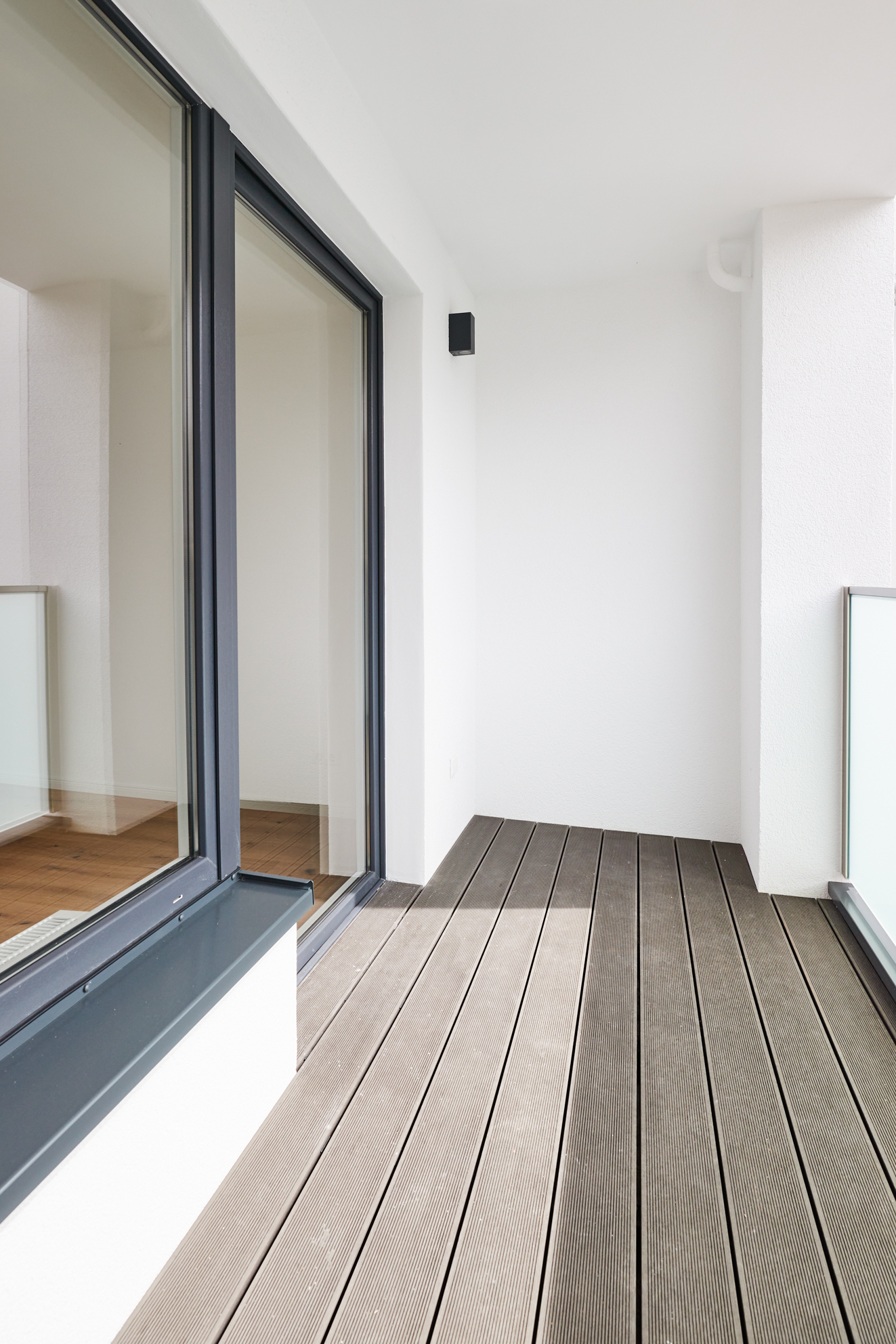 Balkon - 4.Obergeschoss – Zwei Zimmer mit Balkon, Einbauküche und Hauswirtschaftsraum