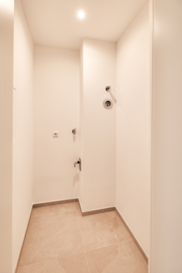 Hauswirtschaftsraum - 4.Obergeschoss – Zwei Zimmer mit Balkon, Einbauküche und Hauswirtschaftsraum