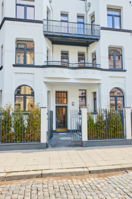 Hauszugang - Vermietete Eigentumswohnung in vollsaniertem Haus – Bestlage List