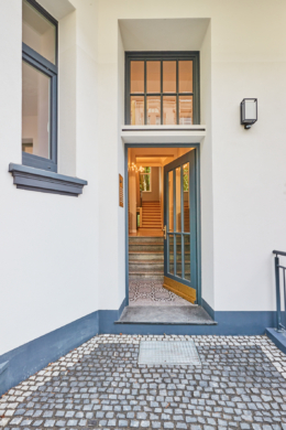 Zugang zum Haus - Vermietete Eigentumswohnung in vollsaniertem Haus – Bestlage List