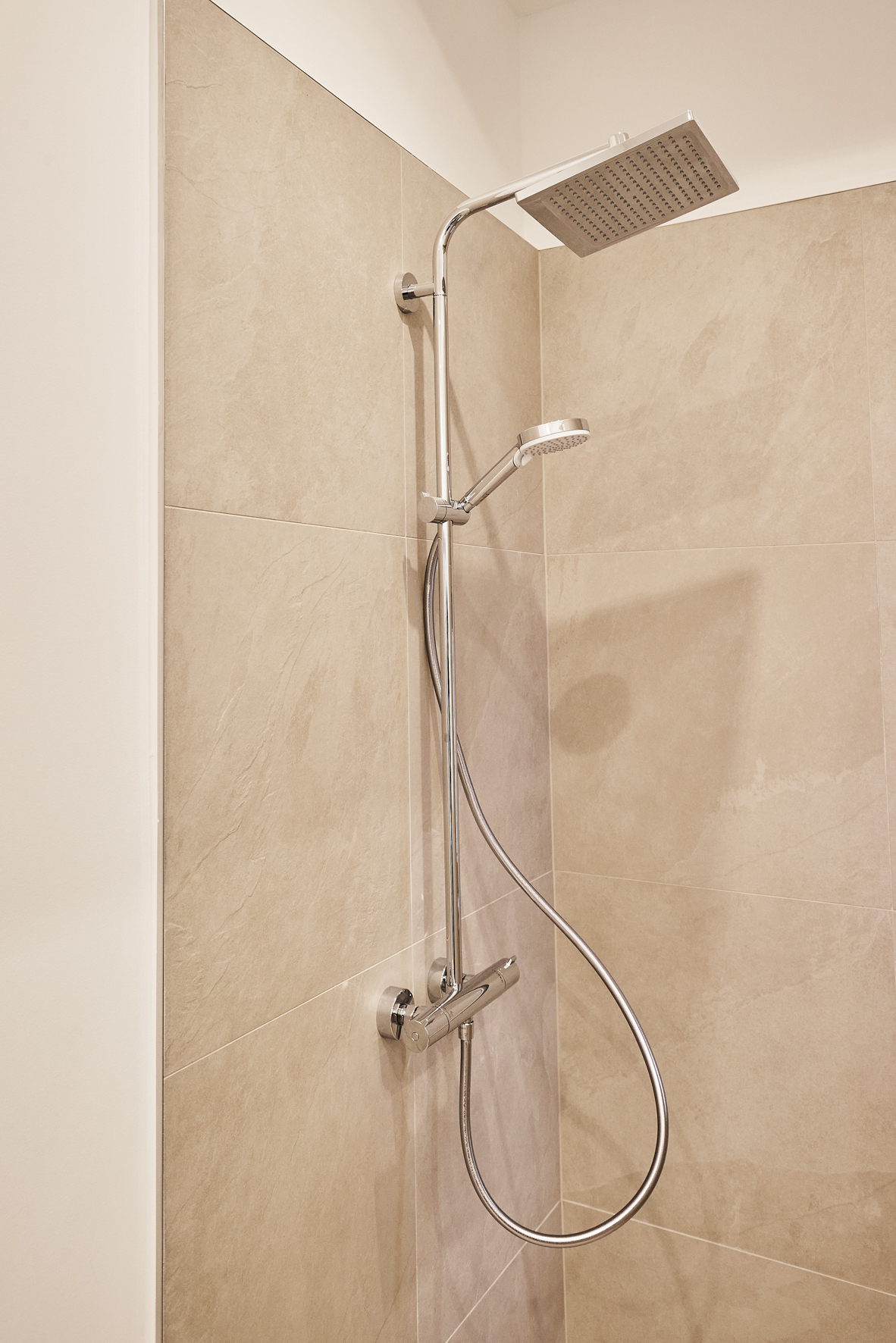 Detail_Dusche - 1-Zimmmerapartment mit hochwertiger Einbauküche zum Erstbezug nach Sanierung