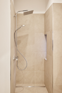 Beispielfotos  schöne Regendusche - 1-Zimmmerapartment mit hochwertiger Einbauküche zum Erstbezug nach Sanierung