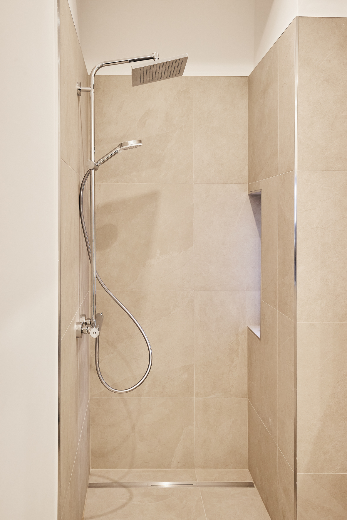 Beispielfotos  schöne Regendusche - 1-Zimmmerapartment mit hochwertiger Einbauküche zum Erstbezug nach Sanierung