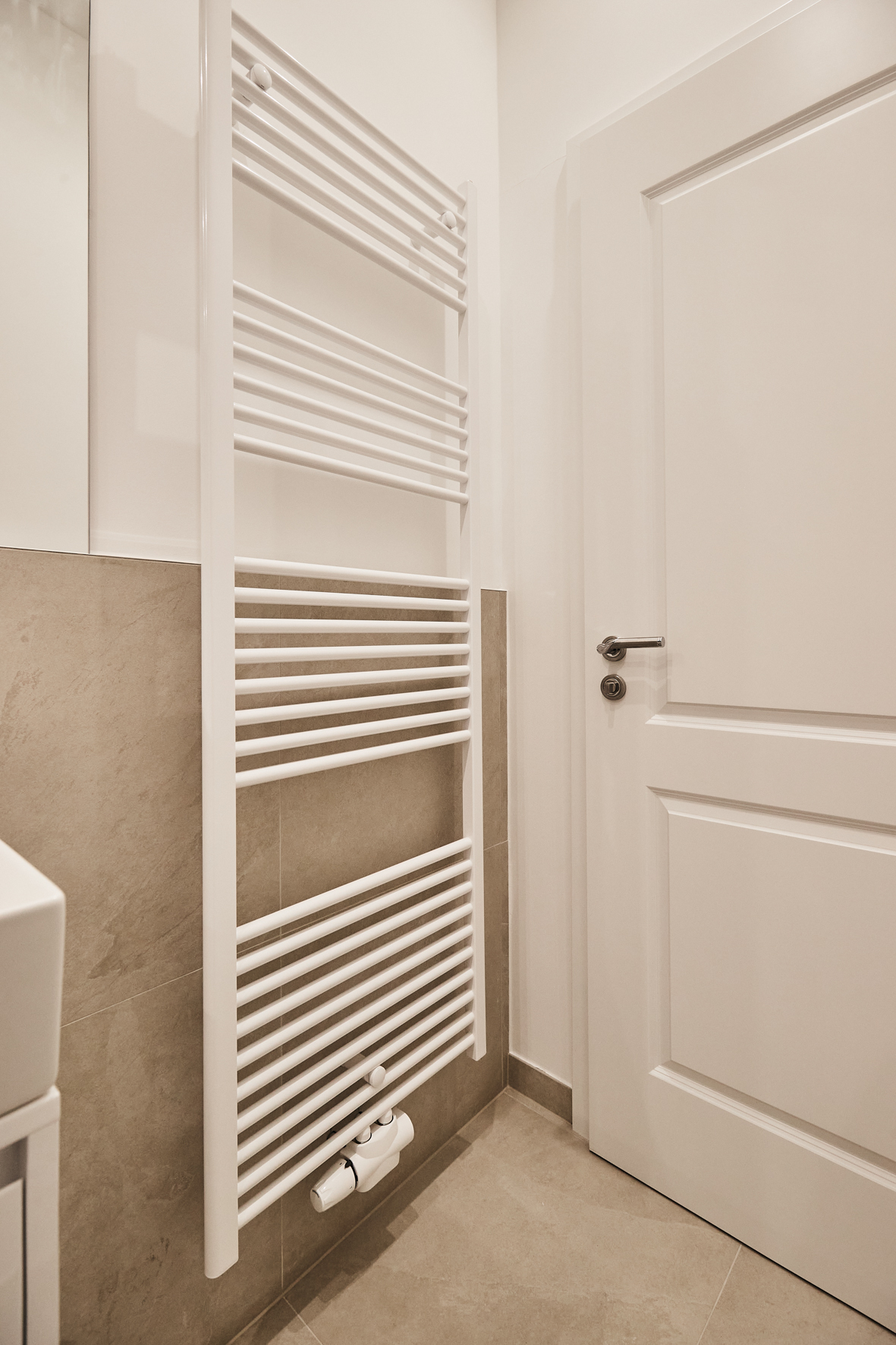 Detail_Badezimmer3 - 1-Zimmmerapartment mit hochwertiger Einbauküche zum Erstbezug nach Sanierung