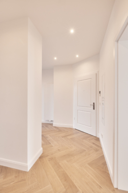 Flur mit Blick zur Tür - *Reserviert* Aufwendig sanierte 3-Zimmer mit Balkon – Südstadt