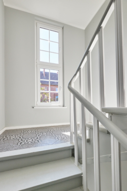 Treppenhaus Fenster - *Reserviert* Aufwendig sanierte 3-Zimmer mit Balkon – Südstadt