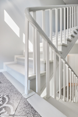 Treppenhaus - *Reserviert* Aufwendig sanierte 3-Zimmer mit Balkon – Südstadt