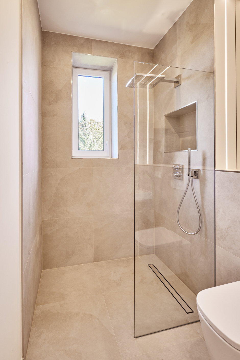 Bad_Zugang Dusche - *Reserviert* Aufwendig sanierte 3-Zimmer mit Balkon – Südstadt