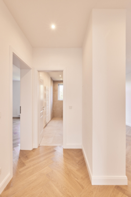 Blick zum Badezimmer - *Reserviert* Aufwendig sanierte 3-Zimmer mit Balkon – Südstadt