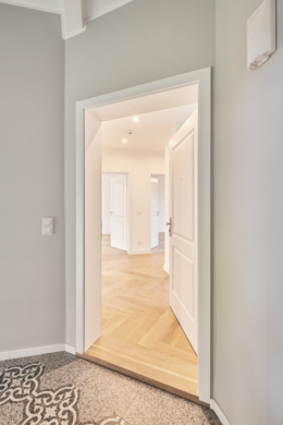 Zugang zur Wochnung - *Reserviert* Aufwendig sanierte 3-Zimmer mit Balkon – Südstadt