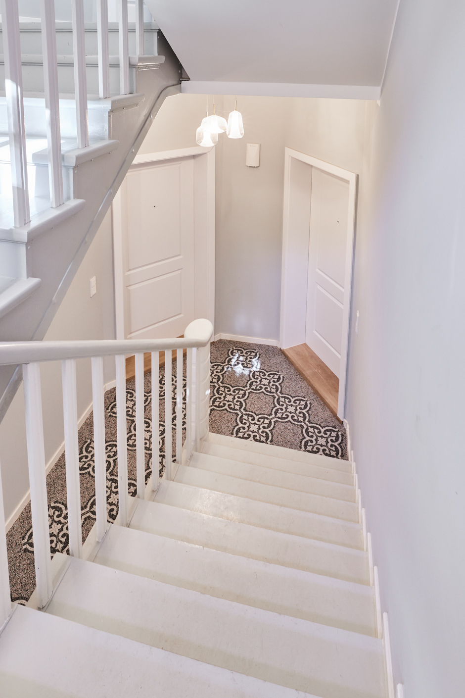 Treppenhaus-Zugang Wohnungen - *Reserviert* Aufwendig sanierte 3-Zimmer mit Balkon – Südstadt