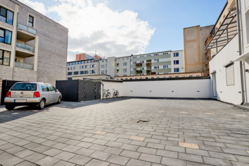Parkplatz Innenhof - **2-Zimmerwohnung mit Einbauküche** Erstbezug nach hochwertiger Sanierung